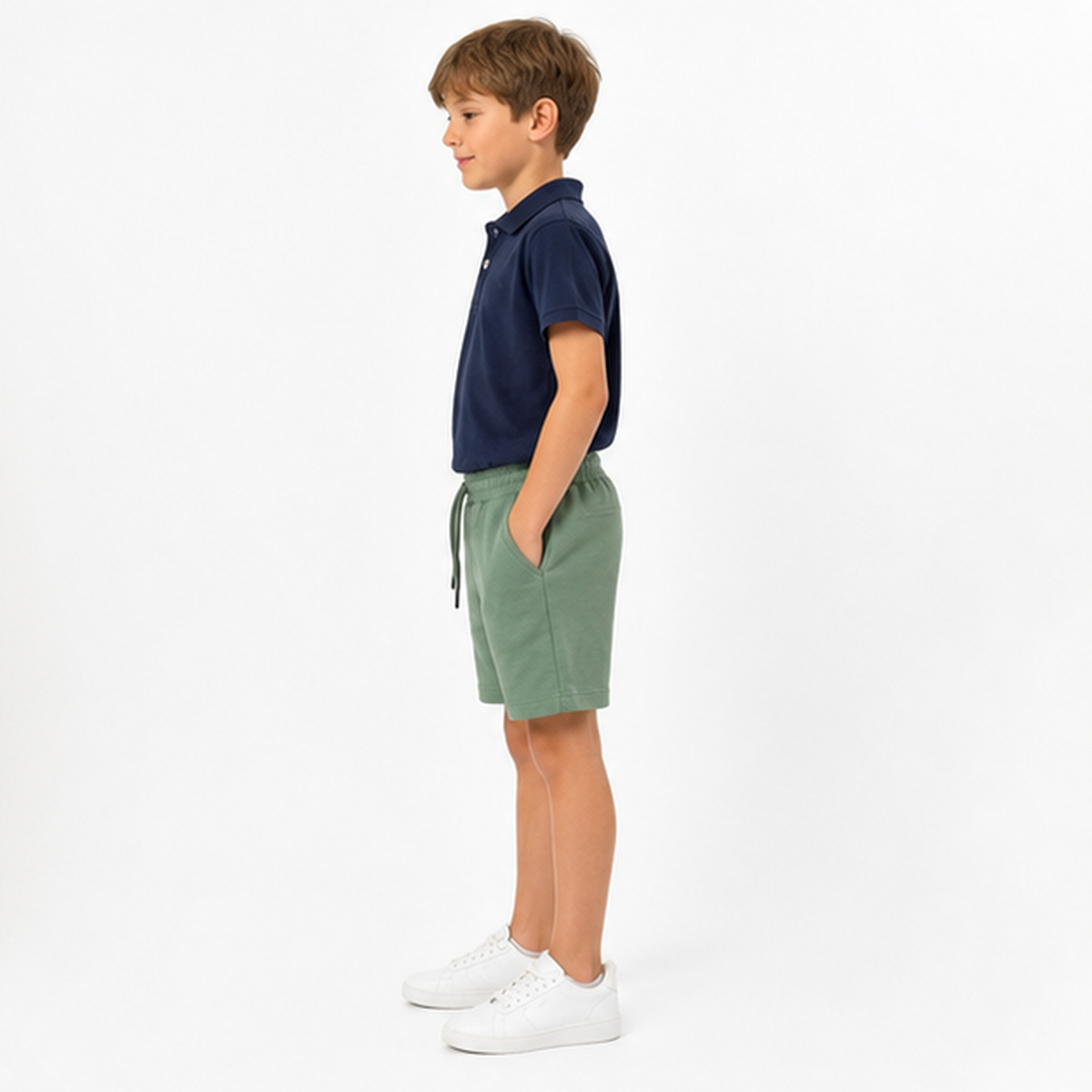 شورت أطفال ميلتون أخضر زيتي على طفل